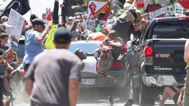 Le photographe Ryan Kelly du The Daily Progress de Charlottesville, aux États-Unis, a été récompensé d'un prix Pulitzer pour un cliché qu’il a pris d’une voiture fonçant sur des contre-manifestants lors du rassemblement « Unite the Right ». Le photographe Ryan Kelly du The Daily Progress de Charlottesville, aux États-Unis, a été récompensé d'un prix Pulitzer pour un cliché qu’il a pris d’une voiture fonçant sur des contre-manifestants lors du rassemblement « Unite the Right ».