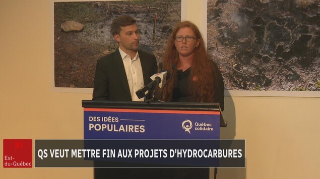 Le co-porte-parole de Québec solidaire, Gabriel Nadeau Dubois avec la candidate de QS dans Bonaventure, Catherine Cyr Wright Le co-porte-parole de Québec solidaire, Gabriel Nadeau Dubois avec la candidate de QS dans Bonaventure, Catherine Cyr Wright