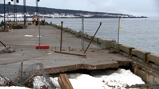 Le quai de Percé a été sérieusement endommagé par les tempêtes hivernales Le quai de Percé a été sérieusement endommagé par les tempêtes hivernales