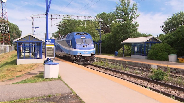 Le train Montréal-Deux Montagnes accuse beaucoup de retards depuis des travaux de construction pour le Réseau express métropolitain, le REM.