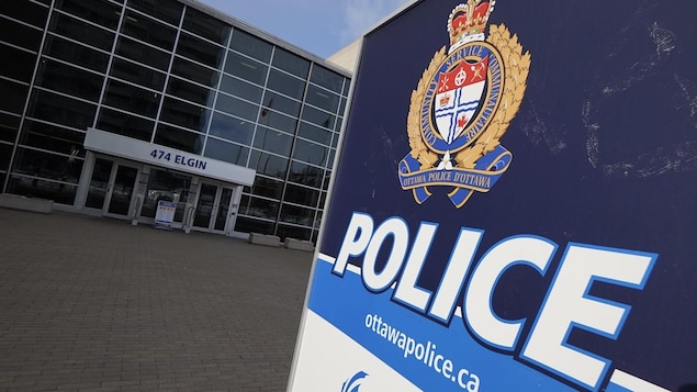 Deux policiers d'Ottawa accusés par la GRC - Vimarsana News