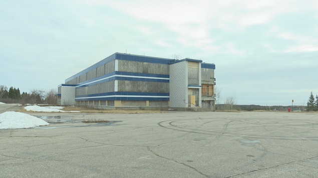 Le bâtiment dans son été actuel à Port-Cartier.