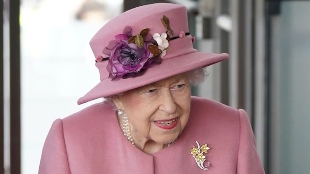 Close up shot ni Queen Elizabeth.