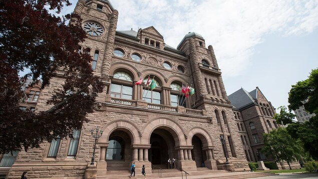 Éducation : les députés en Ontario débattent du projet de loi spéciale