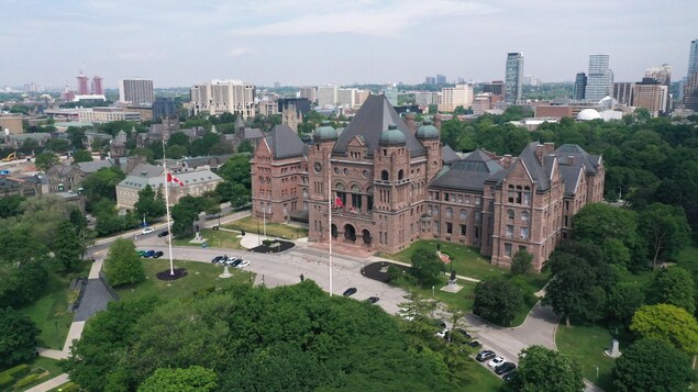 2,7 milliards $ destinés à la santé dorment dans les coffres de l’Ontario, selon le BRF