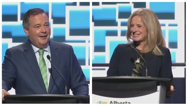 Le premier ministre Jason Kenney et la cheffe du Nouveau Parti démocratique (NPD) de l’Alberta, Rachel Notley, devant des pupitres.