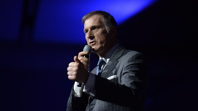 Le député Maxime Bernier, même s'il vient du Québec, est vu par plusieurs analystes comme un candidat très proche des valeurs conservatrices albertaines, notamment sur les questions d'économie. Le député Maxime Bernier, même s'il vient du Québec, est vu par plusieurs analystes comme un candidat très proche des valeurs conservatrices albertaines, notamment sur les questions d'économie.