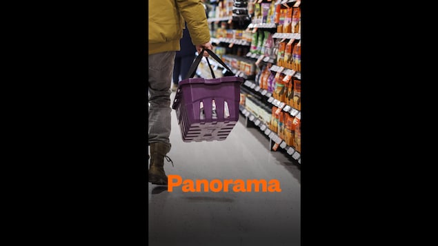 Une personne qui fait son épicerie.
Le logo de l'émission radio Panorama.