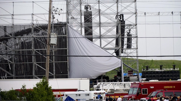 Photo de camions de pompier et d'une ambulance au parc Downsview après l'accident.