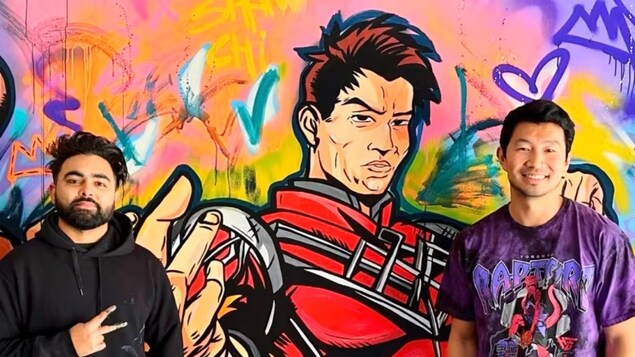 Un artiste d’Edmonton a peint une murale dans la maison de l’acteur Simu Liu