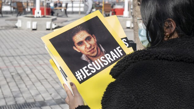 La libération de Raif Badawi saluée lors d’un rassemblement à Montréal