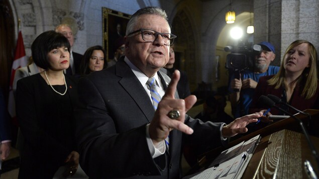 Ralph Goodale, ministre fédéral de la Sécurité publique et de la Protection civile. Ralph Goodale, ministre fédéral de la Sécurité publique et de la Protection civile.