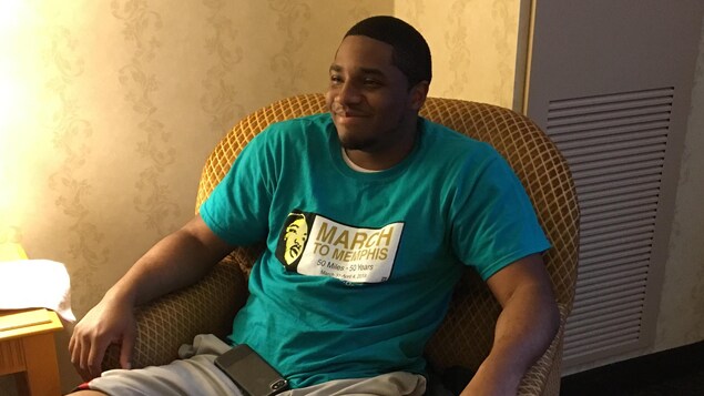Rapheal Williams, un des jeunes qui a marché 50 miles pour commémorer l'assassinat de Martin Luther King, il y a 50 ans, à Memphis, au Tennessee. Rapheal Williams, un des jeunes qui a marché 50 miles pour commémorer l'assassinat de Martin Luther King, il y a 50 ans, à Memphis, au Tennessee.