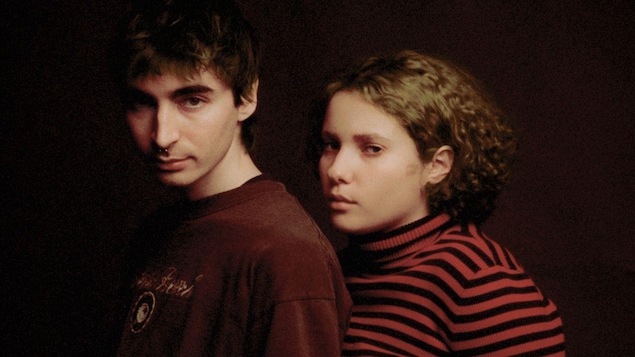 Félix Paul et Rose Perron posent côte à côte.