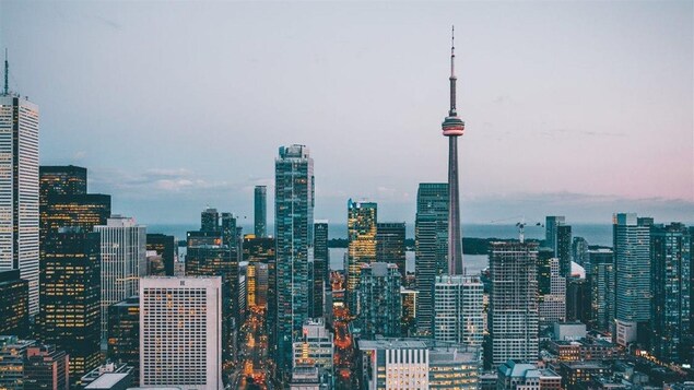 La ligne d'horizon de Toronto avec la Tour CN.