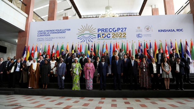 Photo de groupe des participants à la pré-COP27. 