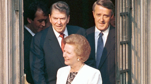Ronald Reagan, Margaret Thatcher et Brian Mulroney, lors du Sommet du G7 en 1988. Ronald Reagan, Margaret Thatcher et Brian Mulroney, lors du Sommet du G7 en 1988.
