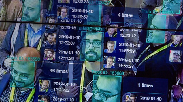 Des personnes identifiées par des caméras de reconnaissance faciale.