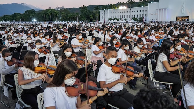 12 000 musiciens en quête du record Guinness du plus grand orchestre du monde