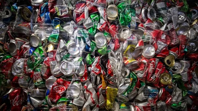 Les grandes entreprises de boissons imposeront des frais de recyclage en Ontario