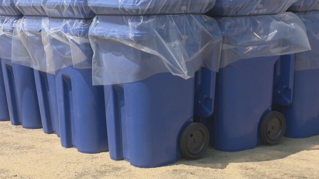 De nouveaux bacs de recyclage seront distribués sous peu aux résidents du Restigouche. De nouveaux bacs de recyclage seront distribués sous peu aux résidents du Restigouche.