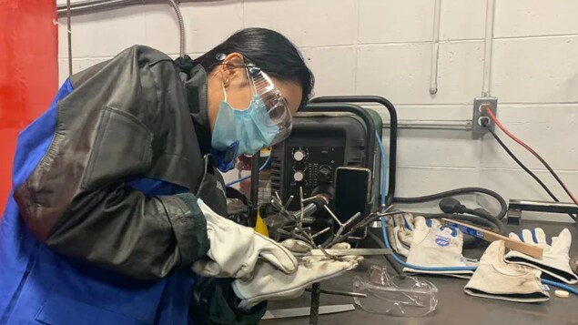 Un atelier consacré aux métiers spécialisés redonne sa place aux femmes à Edmonton