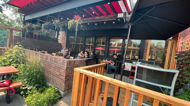 Une terrasse d'un restaurant à Calgary.
