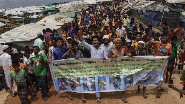 Des réfugiés manifestaient lors du premier anniversaire de la crise des Rohingyas, le 25 août 2018, à Cox Bazar, au Bangladesh.