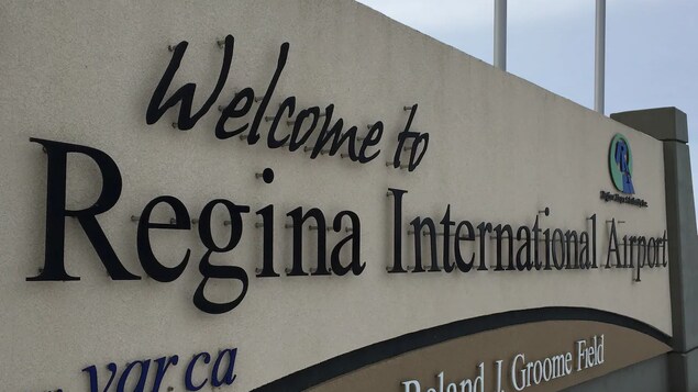 Ang welcome sign ng Regina International Airport.