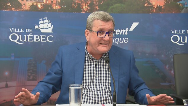 Le maire de Québec, Régis Labeaume a réagi aux manifestations de dimanche lors d'un point de presse, lundi