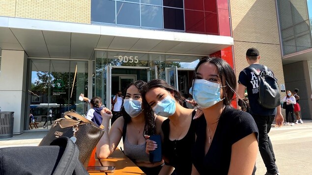 Primera semana "casi normal" para estudiantes de colegios postsecundarios de Montreal - Vimarsana News