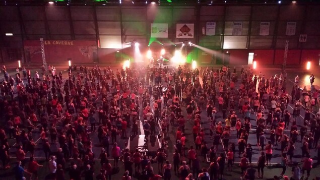L'entraîneur Jimmy Sévigny a rassemblé plus de 1000 personnes à l'Université Laval pour une séance d'activité physique