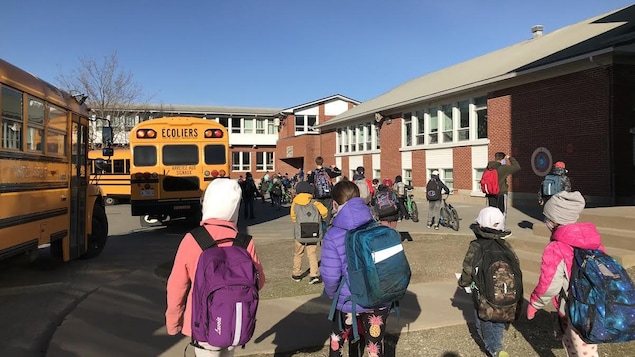 Retour En Classe Pour Des Milliers D Eleves Du Primaire Radio Canada Ca