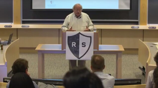 Un professeur et des étudiants Un professeur et des étudiants