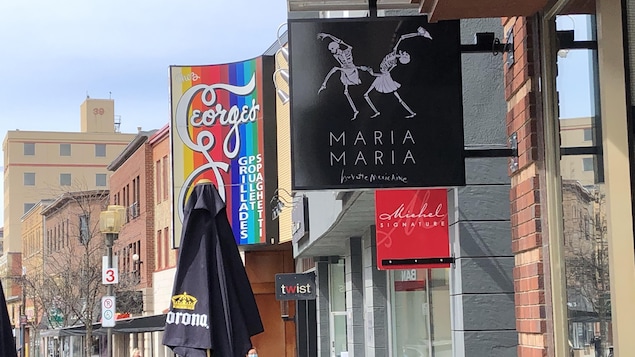 L'écriteau du restaurant Maria Maria sur la rue Racine.