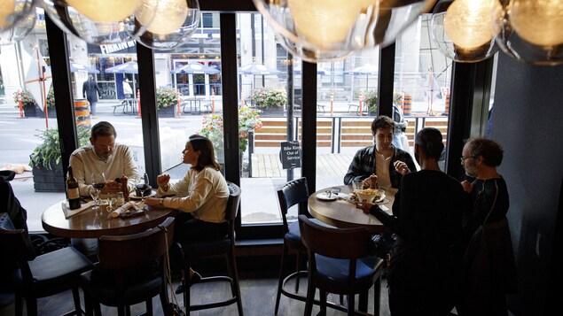 Déconfinement en Ontario : abandon des limites de capacité dans les restaurants et bars