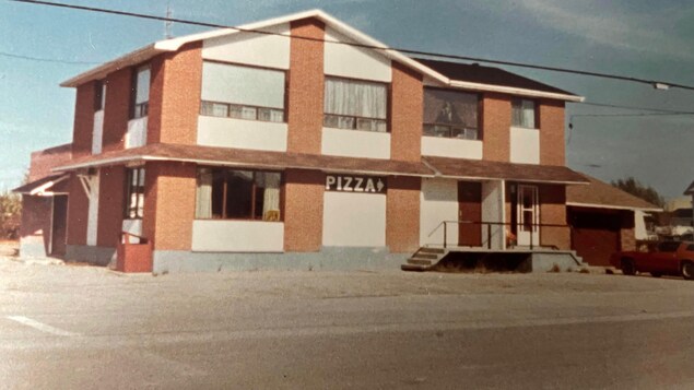 Un restaurant dans les années 70.