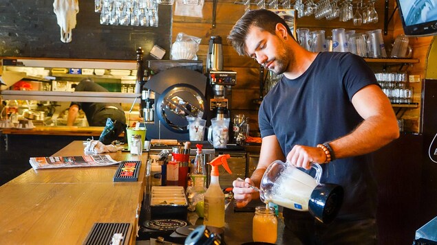 Certains restaurants manquent d'employés pour finir la saison d'été. Certains restaurants manquent d'employés pour finir la saison d'été.
