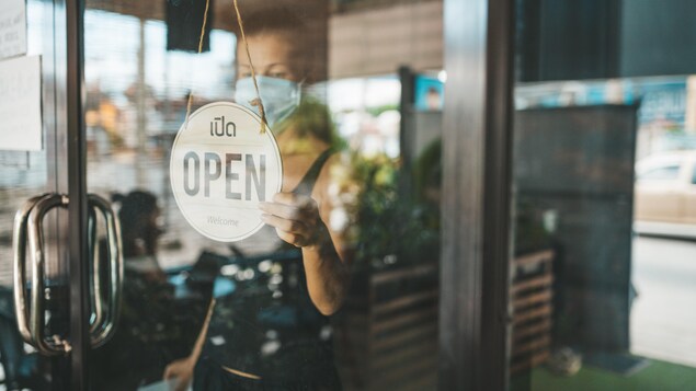 Les salles à manger des restaurants de l’Ontario rouvriraient le 31 janvier