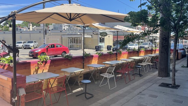 Toronto rend permanent son programme de terrasses dans la rue CaféTO