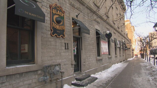 La façade du restaurant The Black Tomato rue saint-George dans le marché By à Ottawa. La façade du restaurant The Black Tomato rue saint-George dans le marché By à Ottawa.