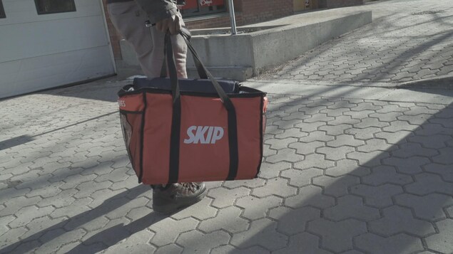 Un livreur de Skip the dishes.
