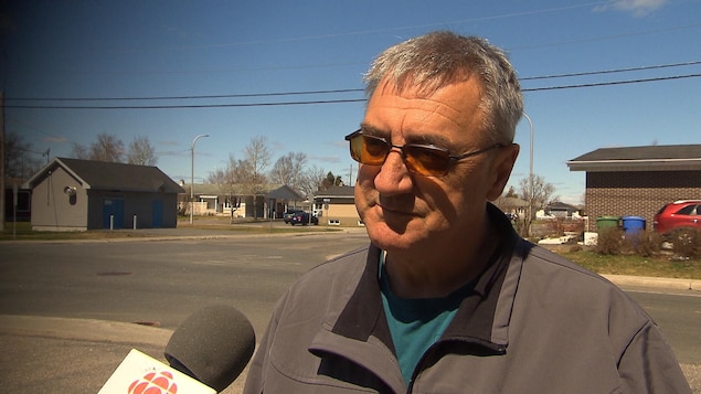 Le président du comité des retraités de Mine Wabush à Sept-Îles, Gordon St-Gelais, accorde une entrevue à Radio-Canada. Le président du comité des retraités de Mine Wabush à Sept-Îles, Gordon St-Gelais, accorde une entrevue à Radio-Canada.