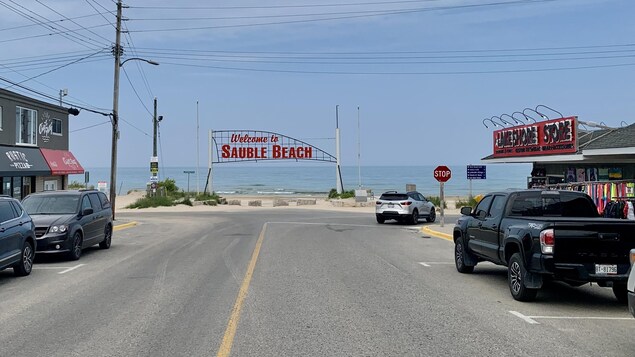 Statu quo fragile à Sauble Beach, où la plage appartient désormais aux Autochtones