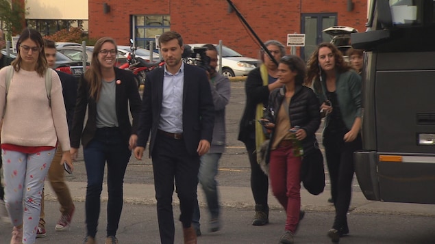 Le co-porte-parole de Québec solidaire, Gabriel Nadeau-Dubois, en visite dans le comté de Rimouski. Il est accompagné de la candidate locale Carol-Ann Kack Le co-porte-parole de Québec solidaire, Gabriel Nadeau-Dubois, en visite dans le comté de Rimouski. Il est accompagné de la candidate locale Carol-Ann Kack