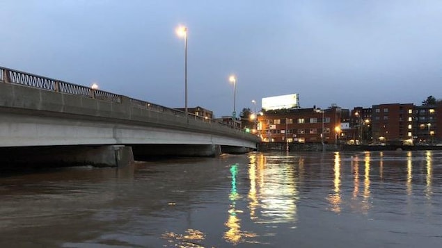 Une opération de sauvetage est en cours sur la rivière Saint-François