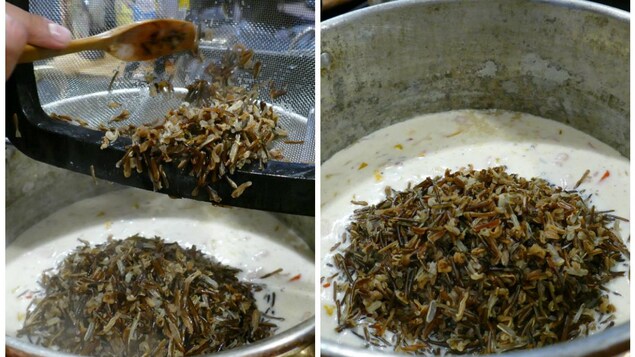Incorporer le riz cuit dans la soupe aux champignons. Incorporer le riz cuit dans la soupe aux champignons.