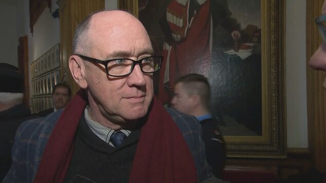 Robert Melanson lors d'une entrevue avec un journaliste. Robert Melanson lors d'une entrevue avec un journaliste.