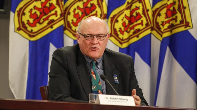 Robert Strang en conférence de presse.