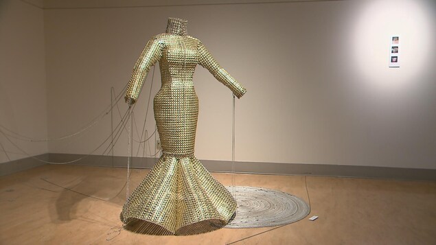 La robe dorée que François Bertrand dédie à la diva québécoise Diane Dufresne La robe dorée que François Bertrand dédie à la diva québécoise Diane Dufresne